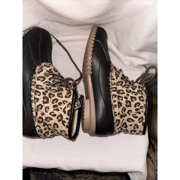 Magellan Outdoors Women's Cheetah Duck Boots Shoes Size 7 Has Yuck On Right Shoe - Picture 5 of 6